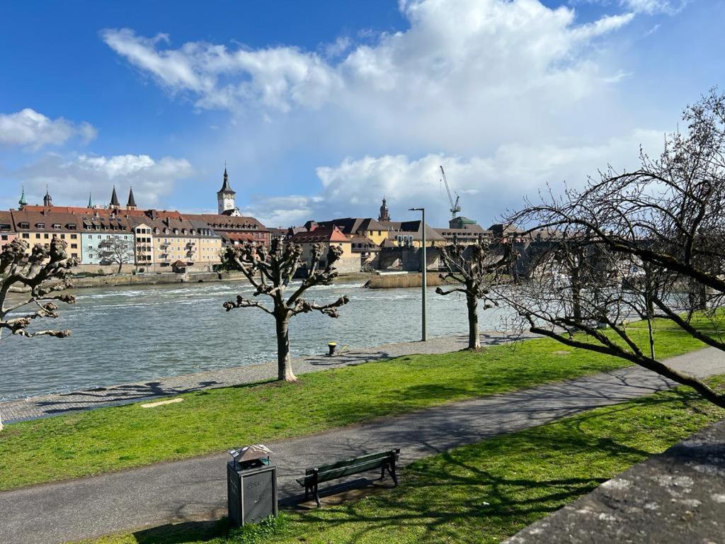 Stilvolle Wohnung An Der Alten Mainbruecke Würzburg Zewnętrze zdjęcie
